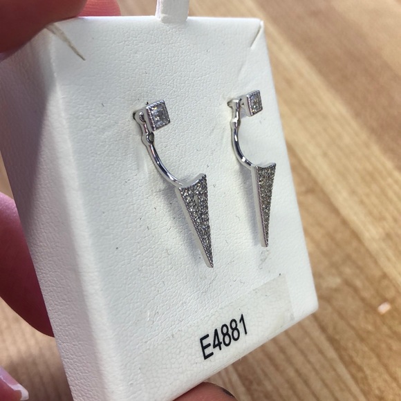 Triangle drop earrings - Picture 2 of 4